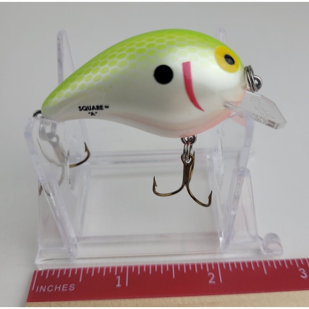 Vintage Bomber Model A Light pearlescent Screwtail Crankbait Fishing Lure